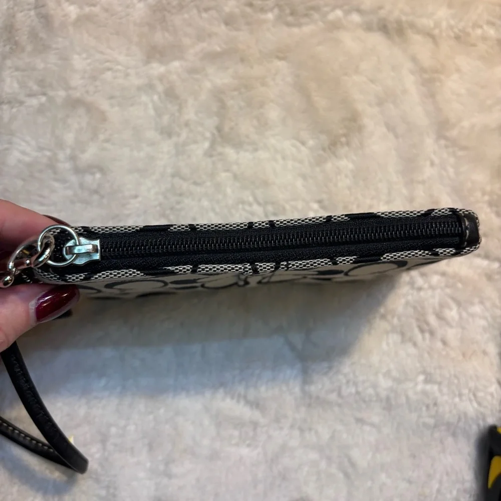 Coach Wristlet Pouch Signature C Black Gray Canvas Leather Trim Zip-Up Silver